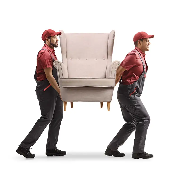 Lindhofer Service Zwei Entrümpelungsprofis tragen einen alten Sessel weg